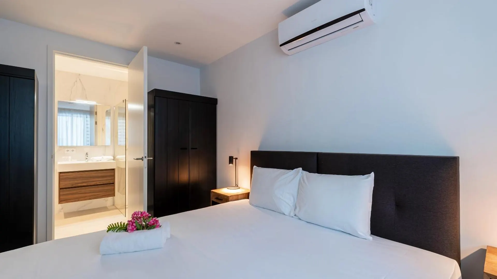 Blue Breeze Balcony Apartment Willemstad