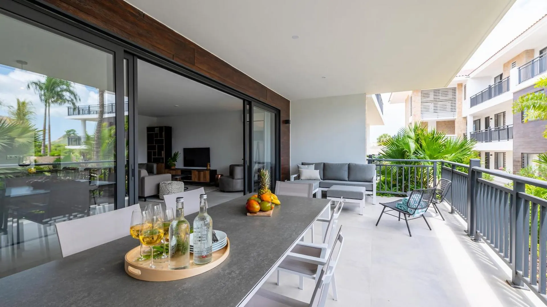 Blue Breeze Balcony Apartment Willemstad