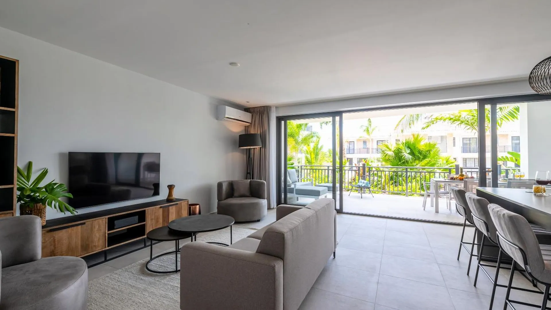 Blue Breeze Balcony Apartment Willemstad