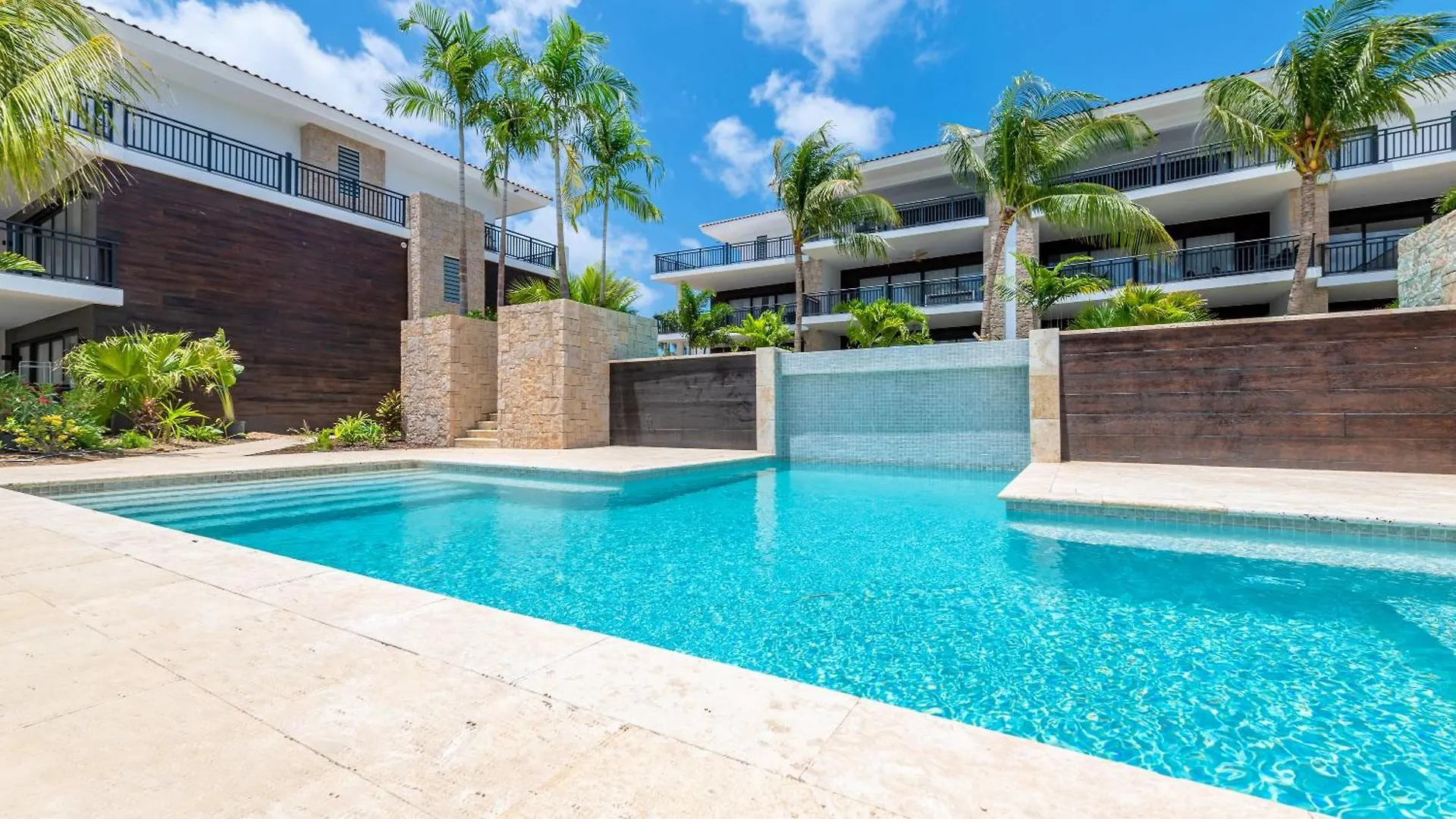 Blue Breeze Balcony Apartment Willemstad